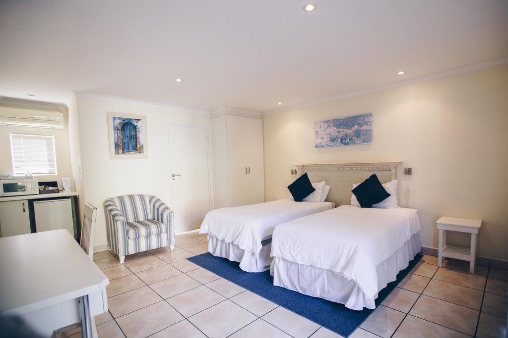 Santorini Guesthouse East London Esterno foto